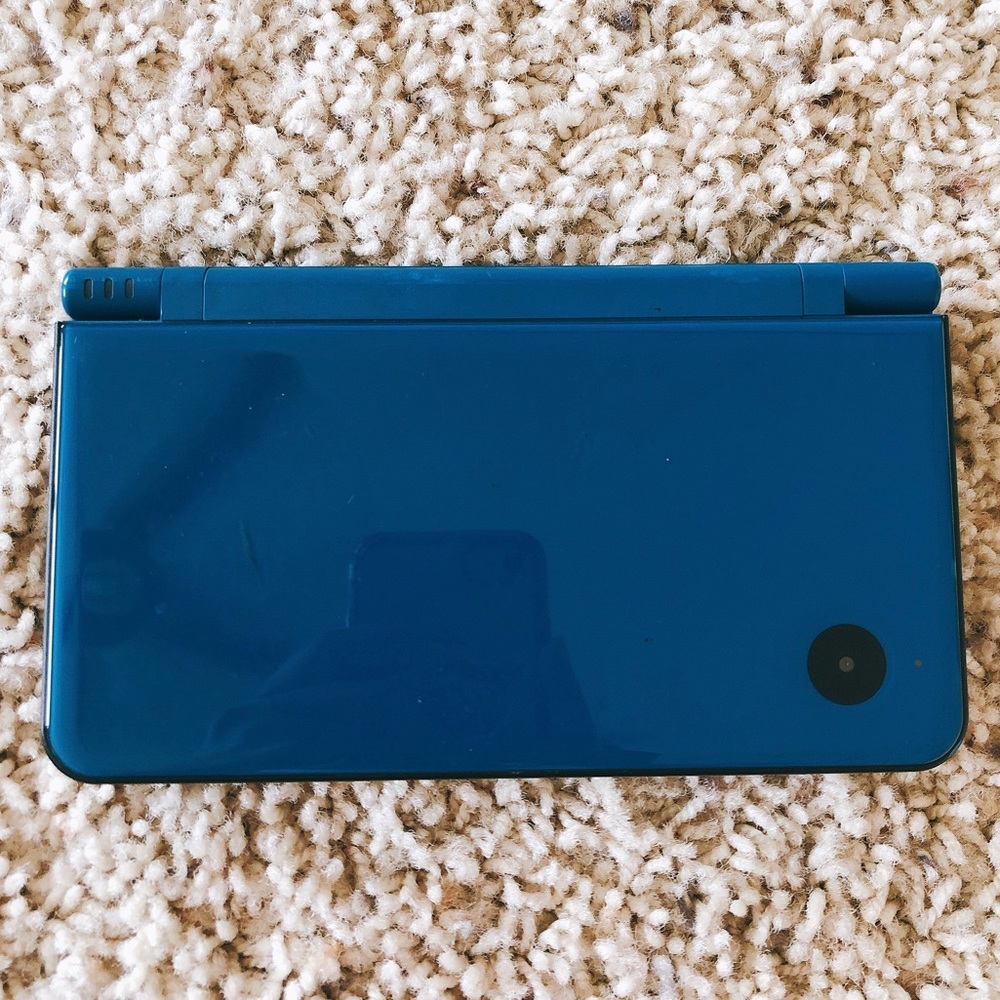 AUTENTIC Nintendo DSI XL